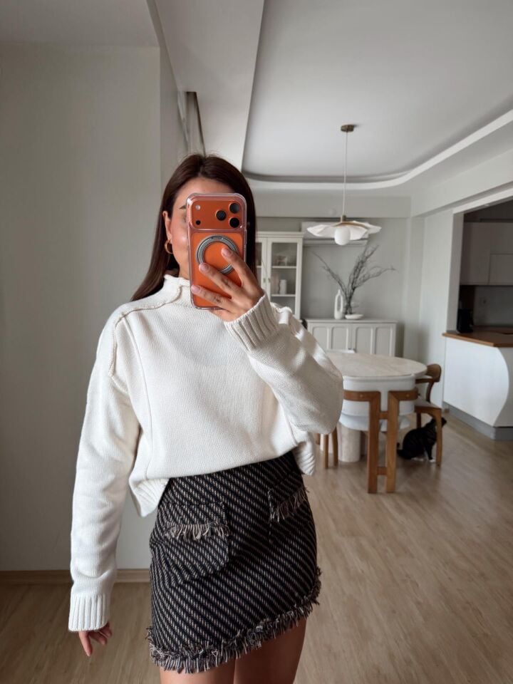 Dik Yaka Dikişli Kazak Krem