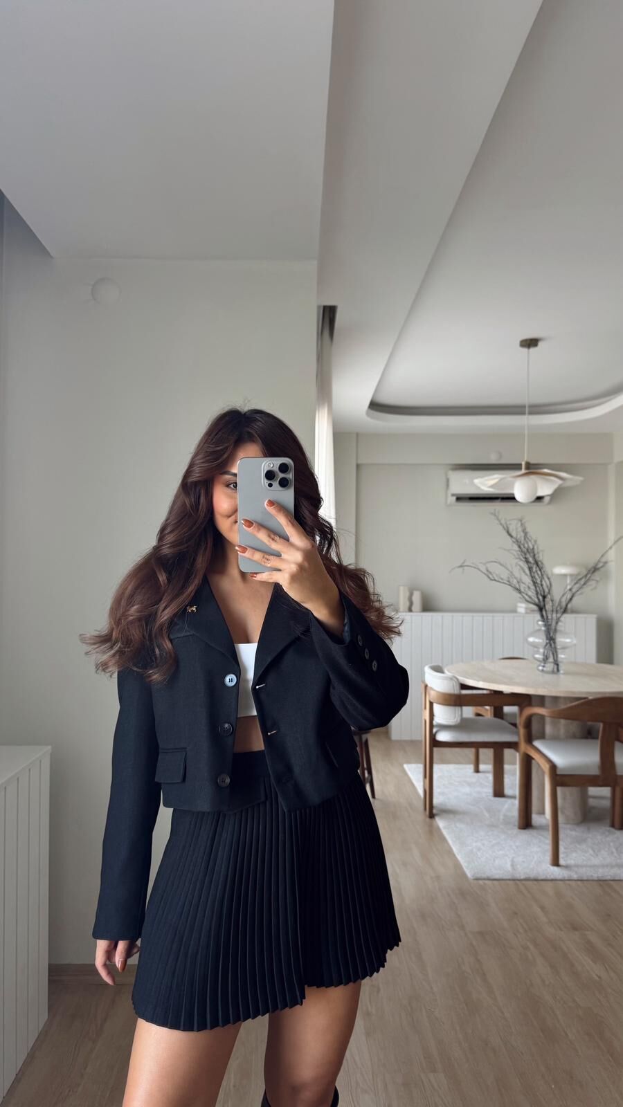 Broşlu Crop Siyah Blazer