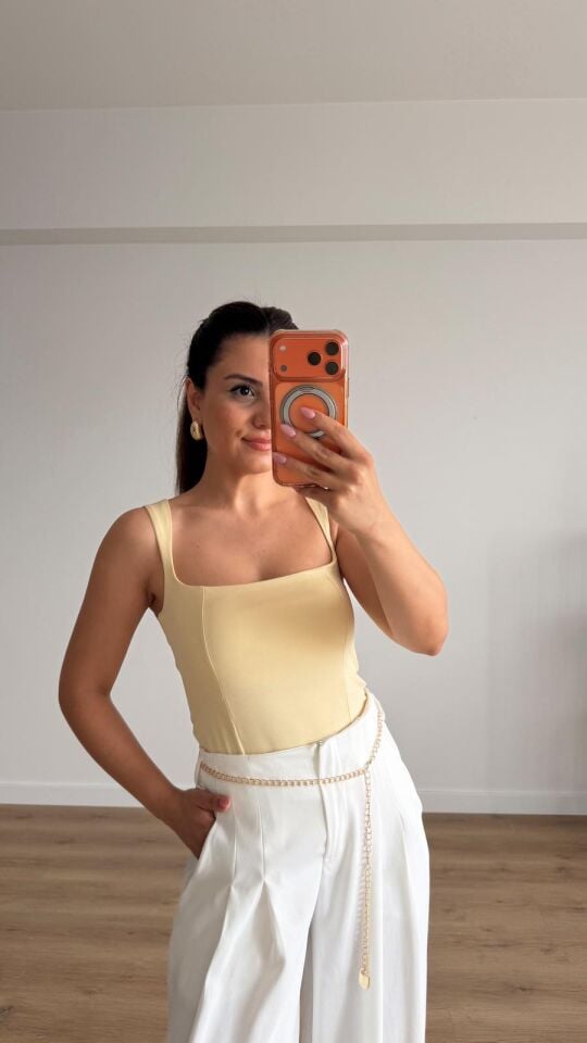 Kare Yaka Bluz Sarı