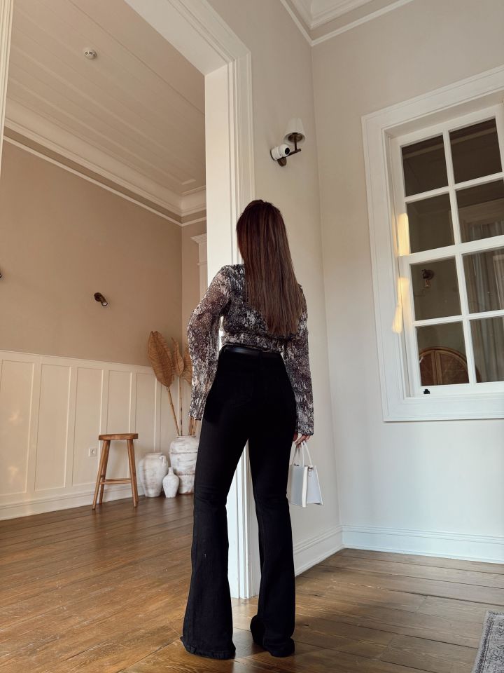 Siyah İspanyol 2106