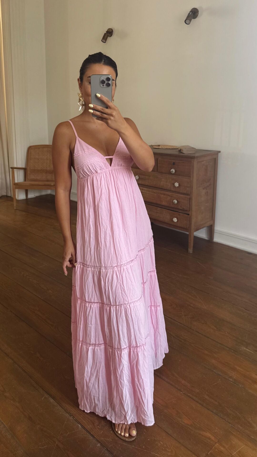 Dantel Detaylı Pembe Elbise