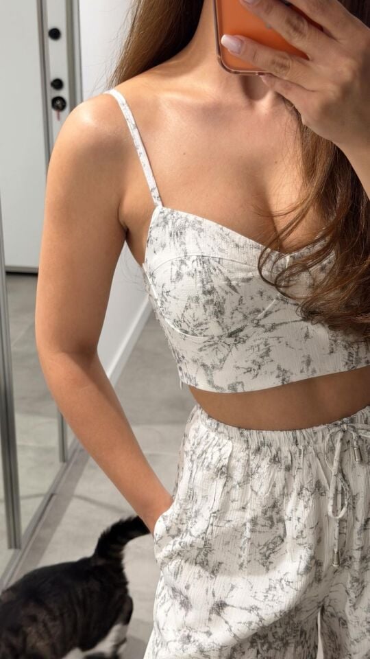 Mina Desenli Crop