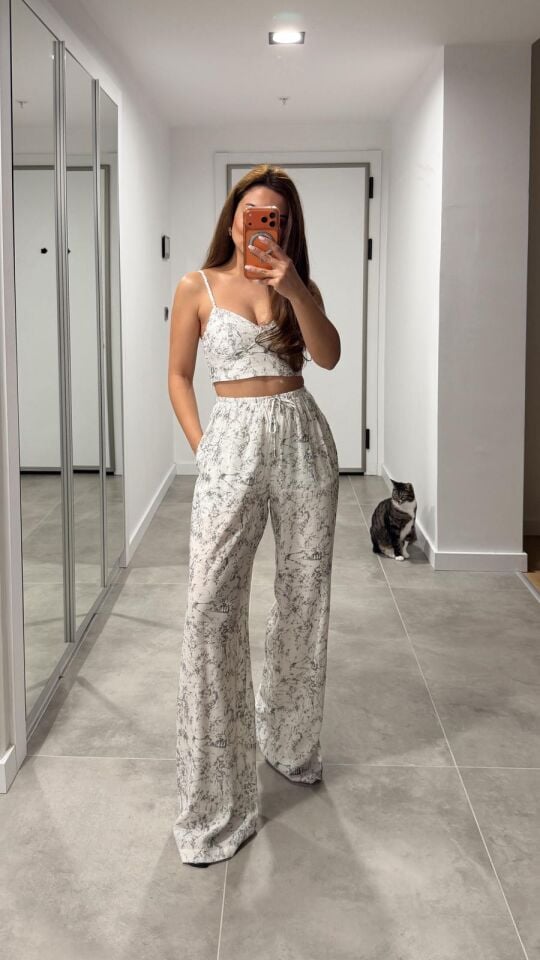 Mina Desenli Crop