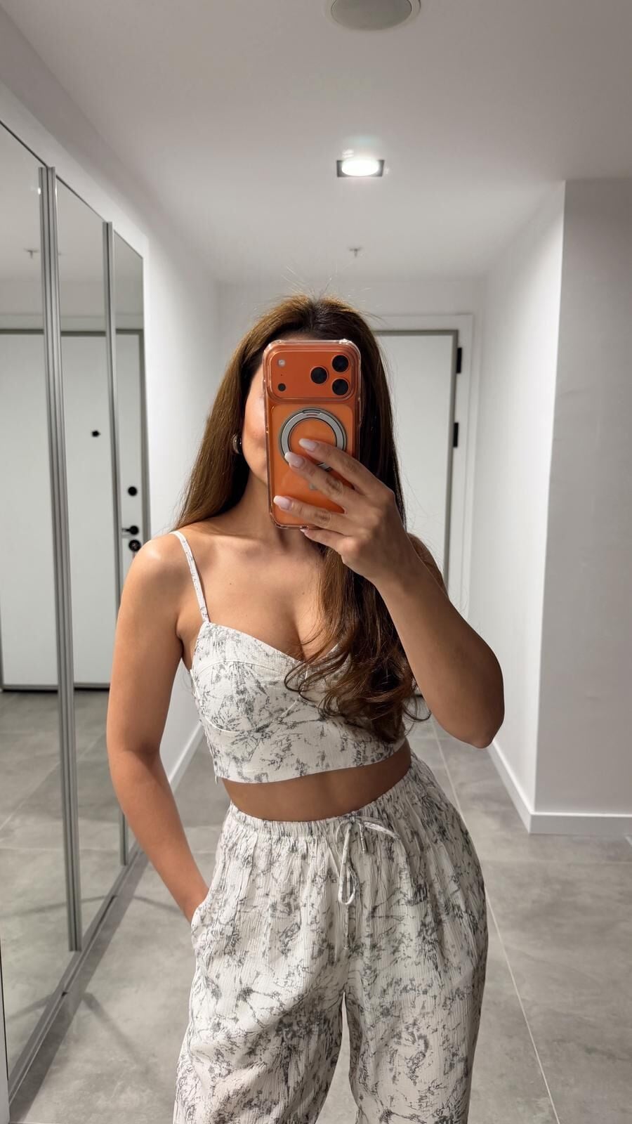 Mina Desenli Crop