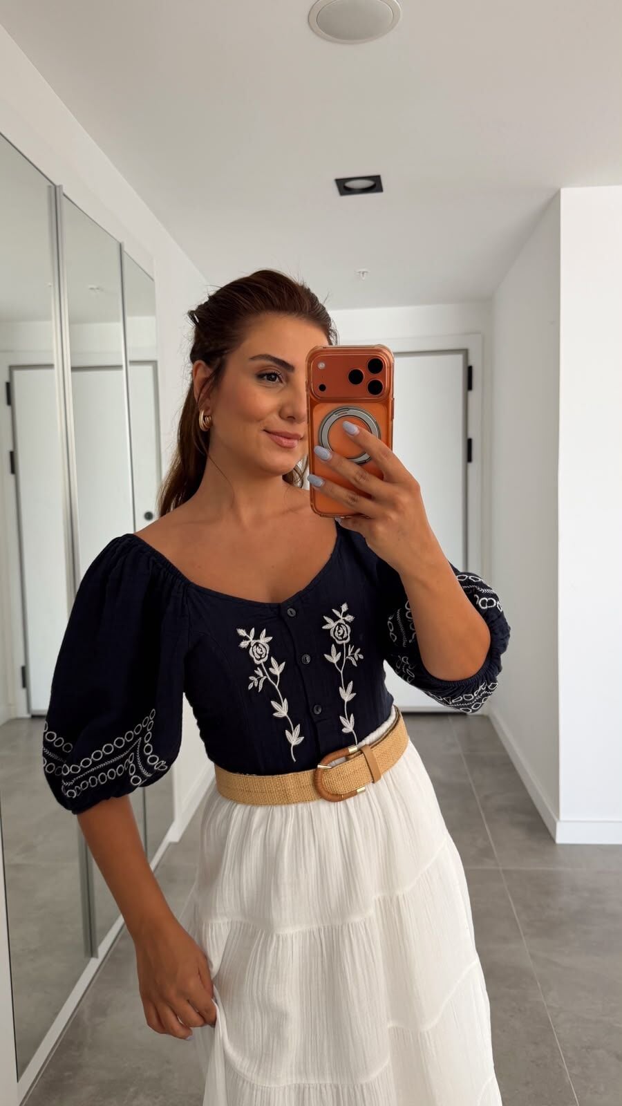 Laci Lastikli Nakışlı Bluz