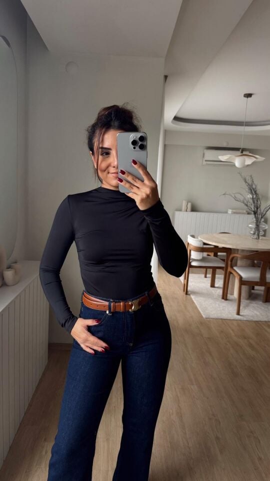 Dik Yaka Drapeli Bluz Siyah