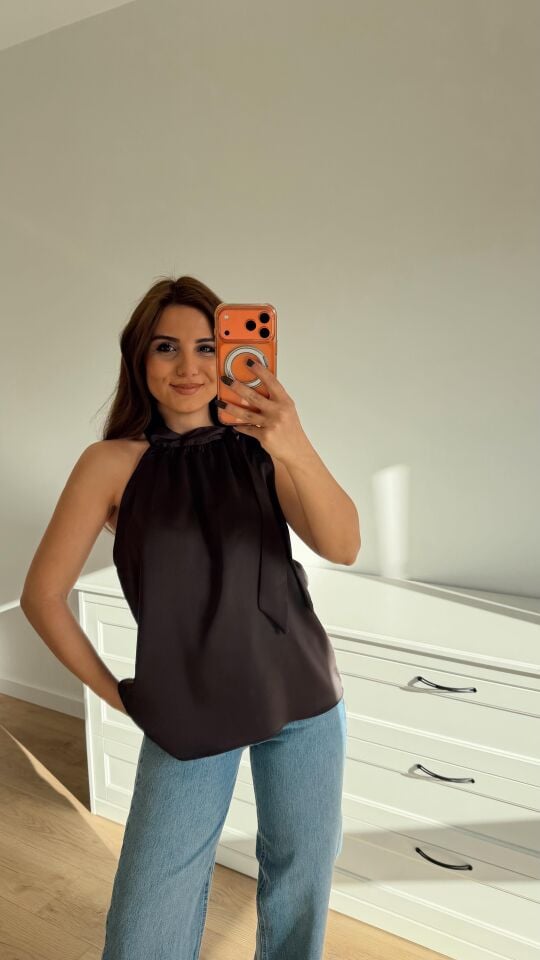 Boyundan Bağlı Kahve Bluz