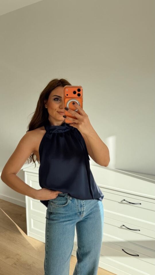 Boyundan Bağlı Laci Bluz