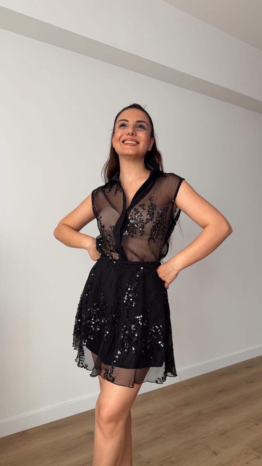 Siyah Taşlı Nakışlı Gömlek