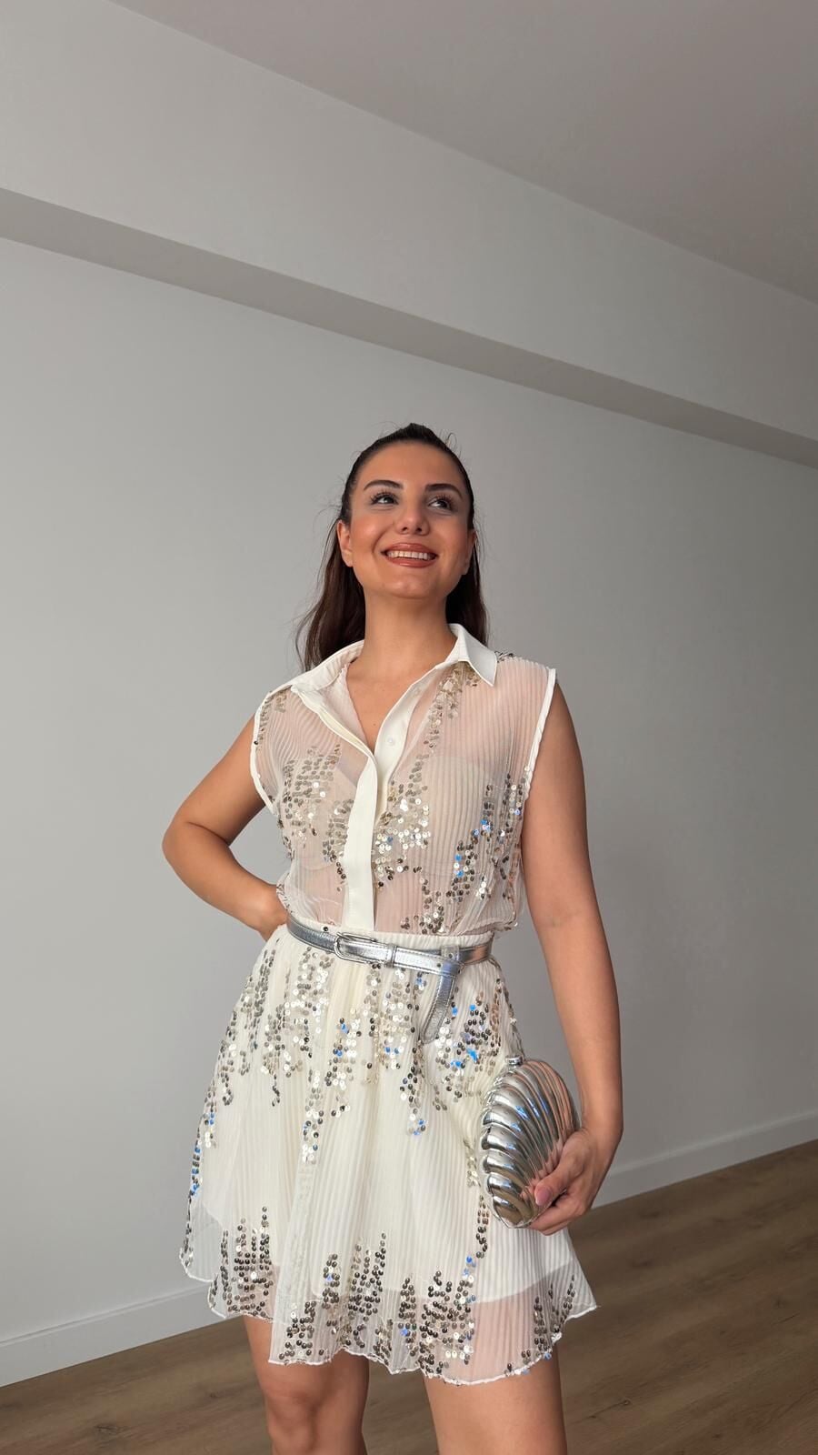 Beyaz Taşlı Nakışlı Gömlek