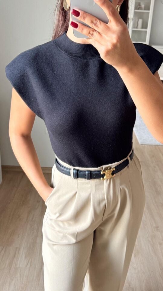 Dik Yaka Vatkalı Triko Siyah