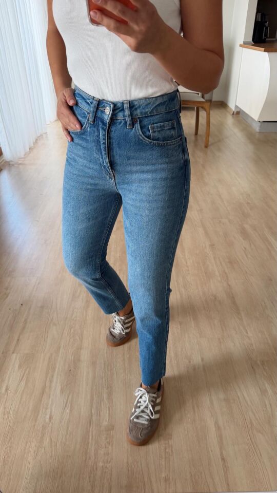 Taşlamalı Kesik Jean 2402