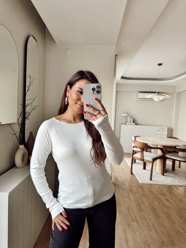 Ekru Kayık Yaka Triko