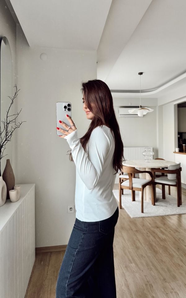 Ekru Kayık Yaka Triko