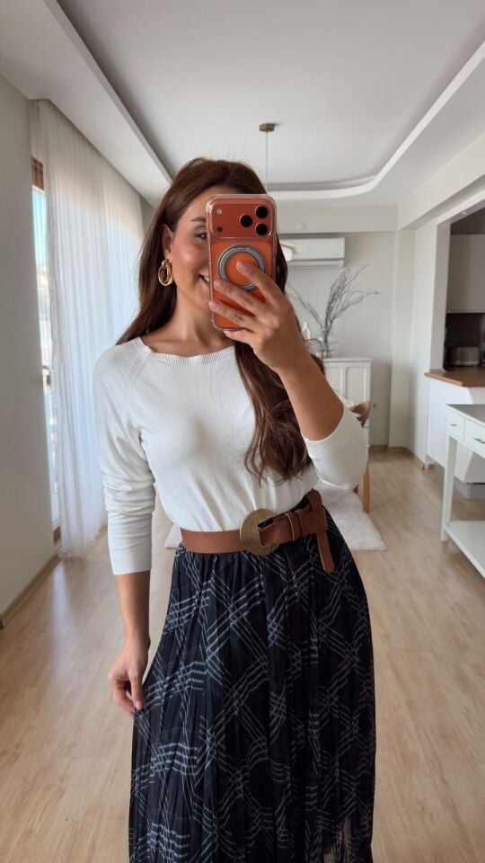 Ekru Kayık Yaka Triko