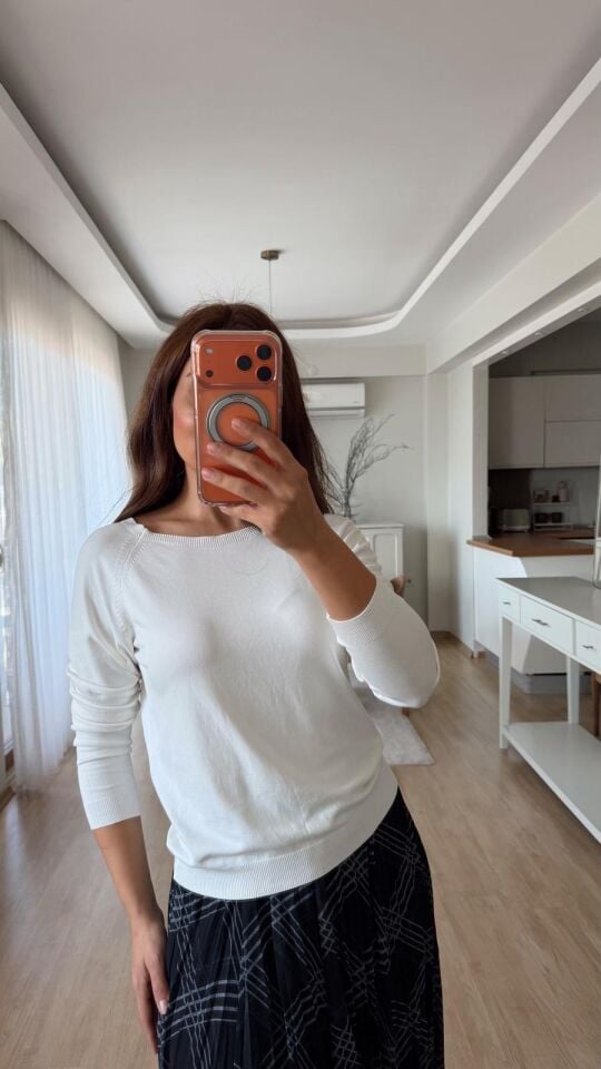 Ekru Kayık Yaka Triko