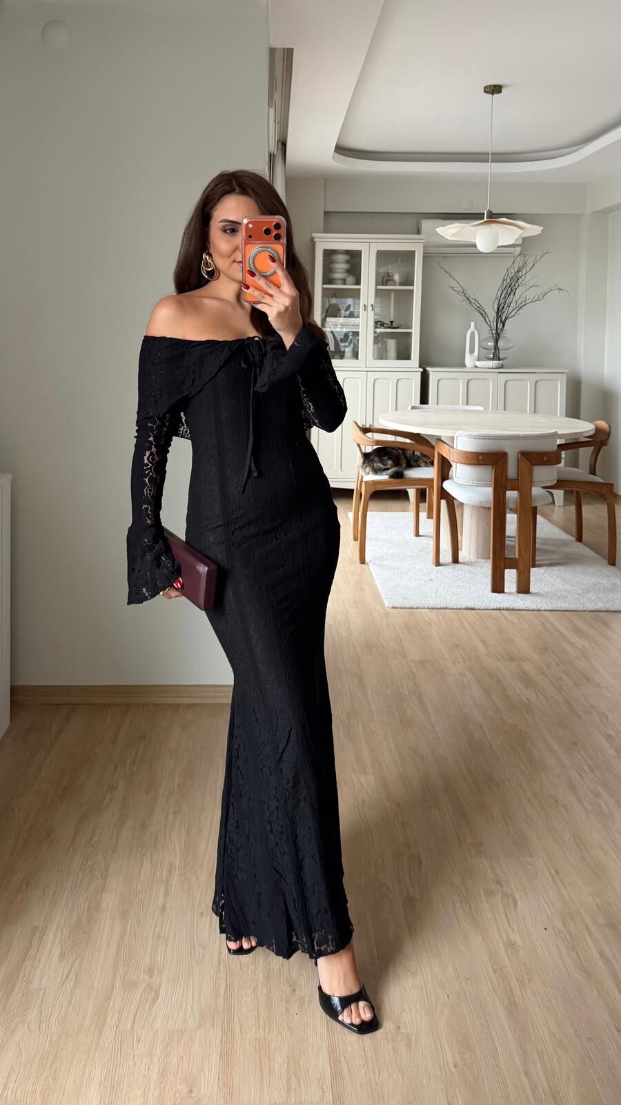 Yakalı Siyah Güpür Elbise