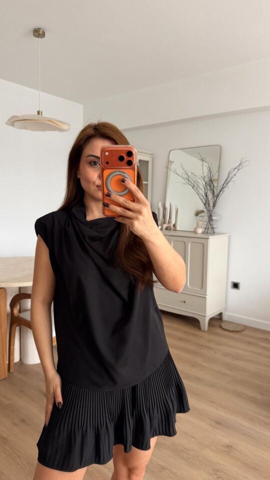 Dökümlü Kısa Kol Bluz Siyah