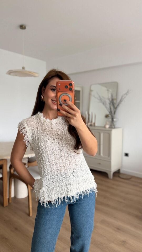 Püskül Detaylı Triko Süveter Ekru