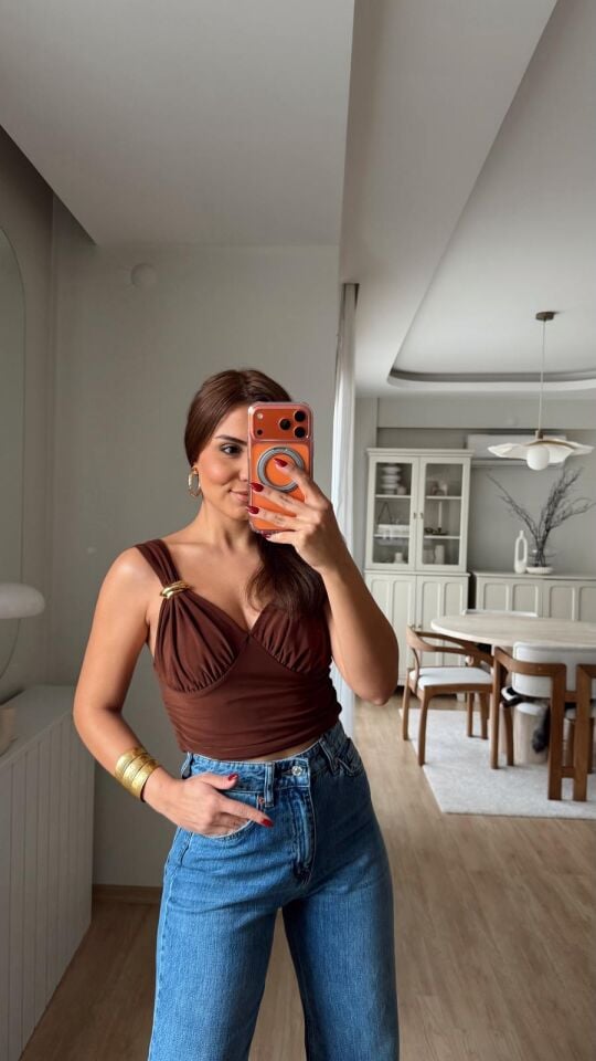 Omuz Aksesuarlı Crop Kahve