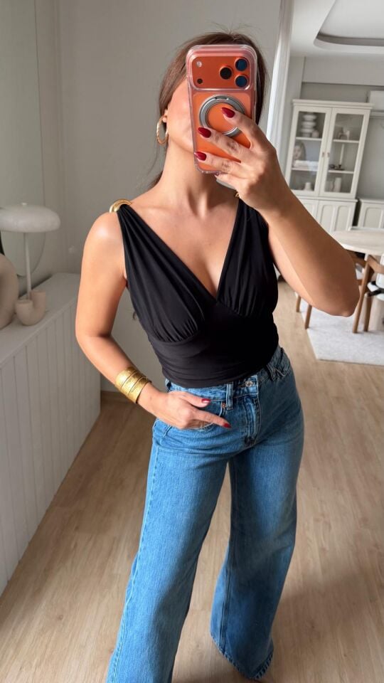 Omuz Aksesuarlı Crop Siyah