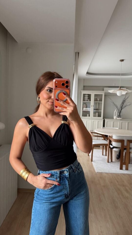 Omuz Aksesuarlı Crop Siyah