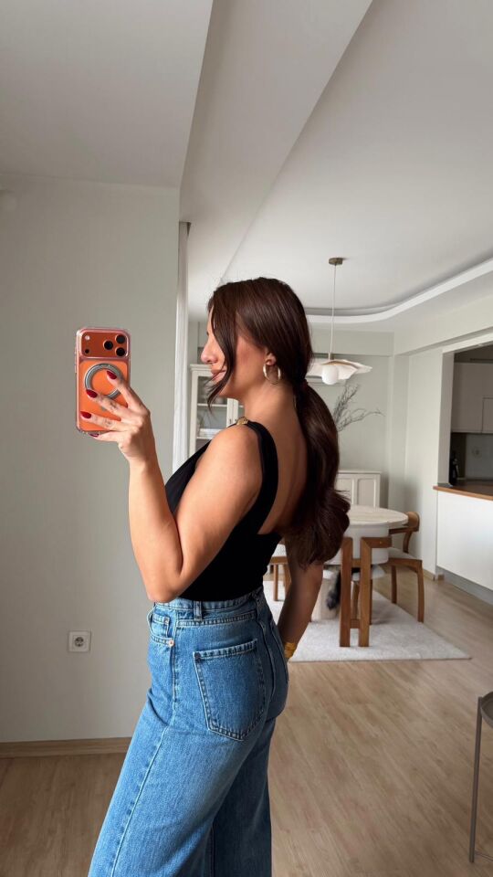 Omuz Aksesuarlı Crop Siyah