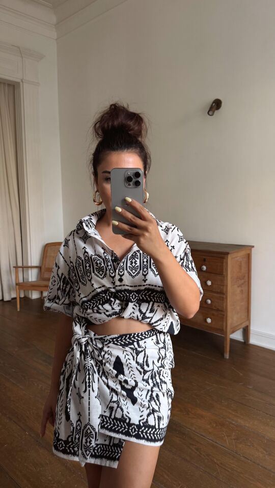 Siyah Desenli Gömlek