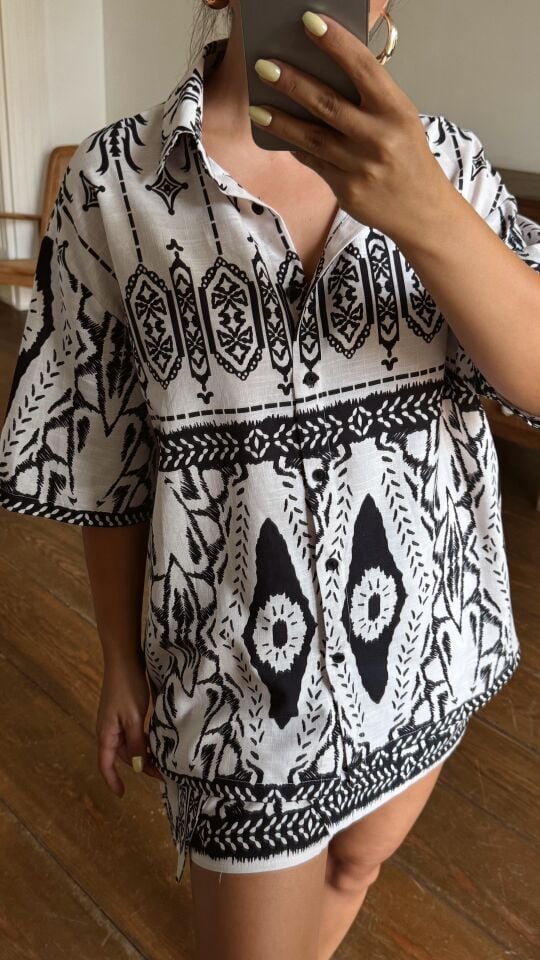 Siyah Desenli Gömlek