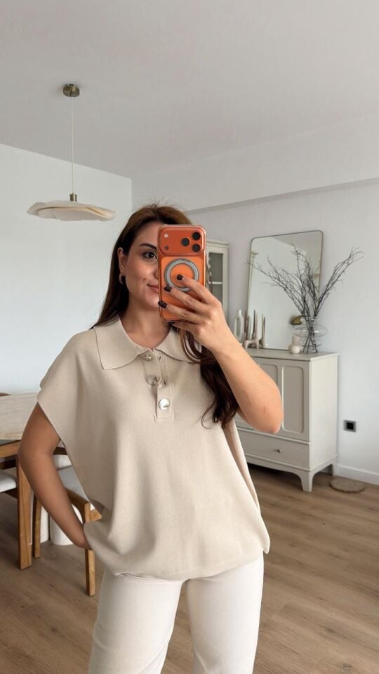Yaka Düğmeli Triko Bej