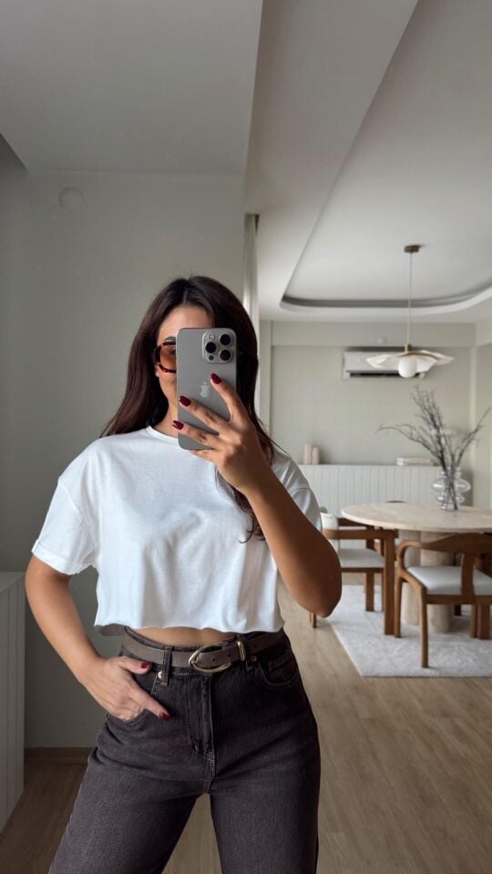 Kesik Uç Crop Tişört-Beyaz