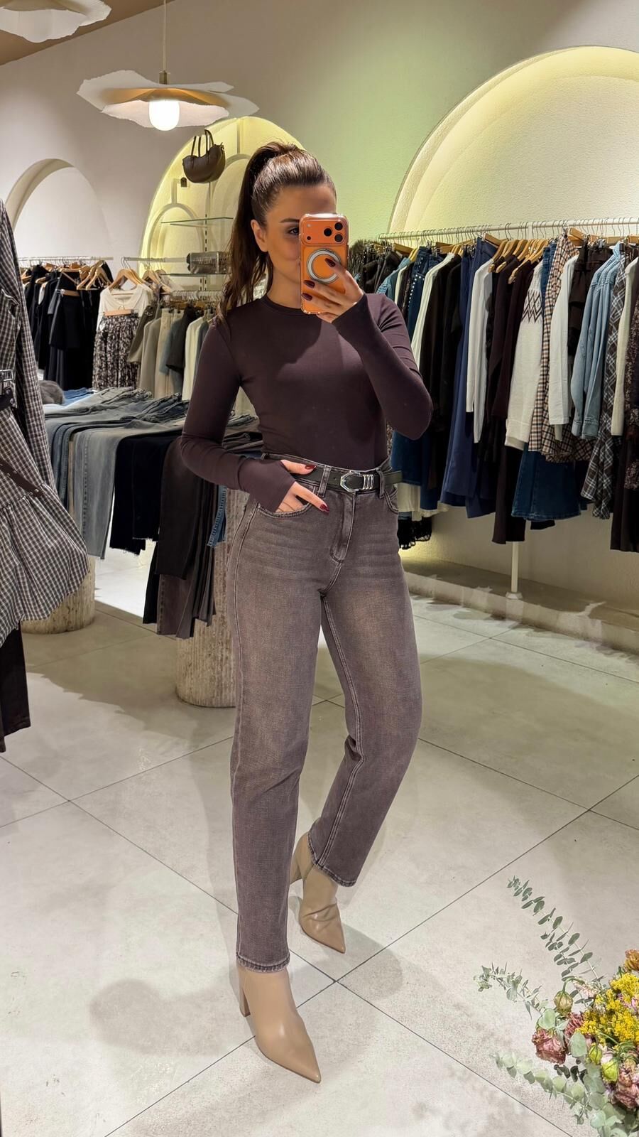 Kahve Kemerli Mom Jean