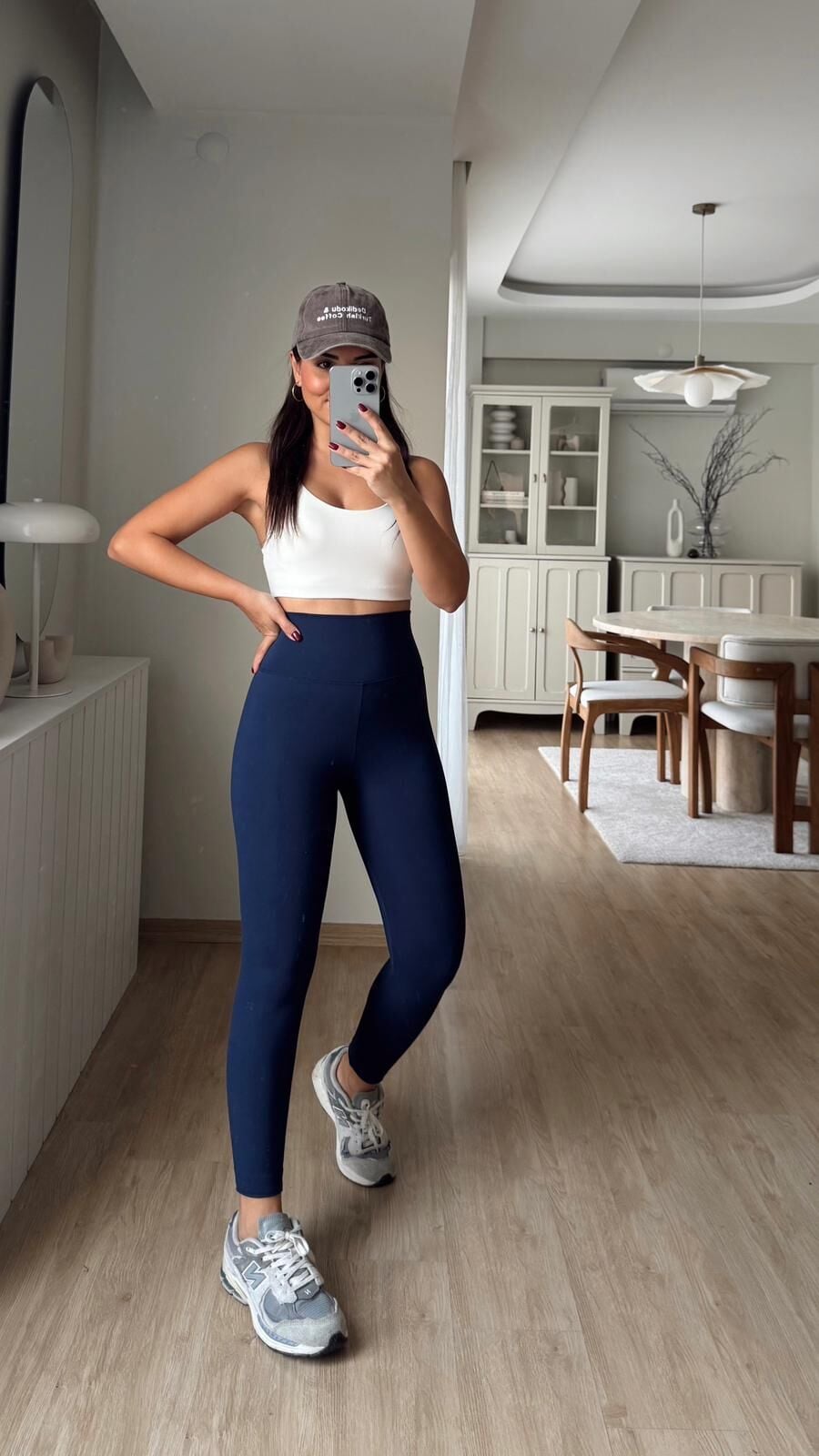 Sarah Tayt Lacivert