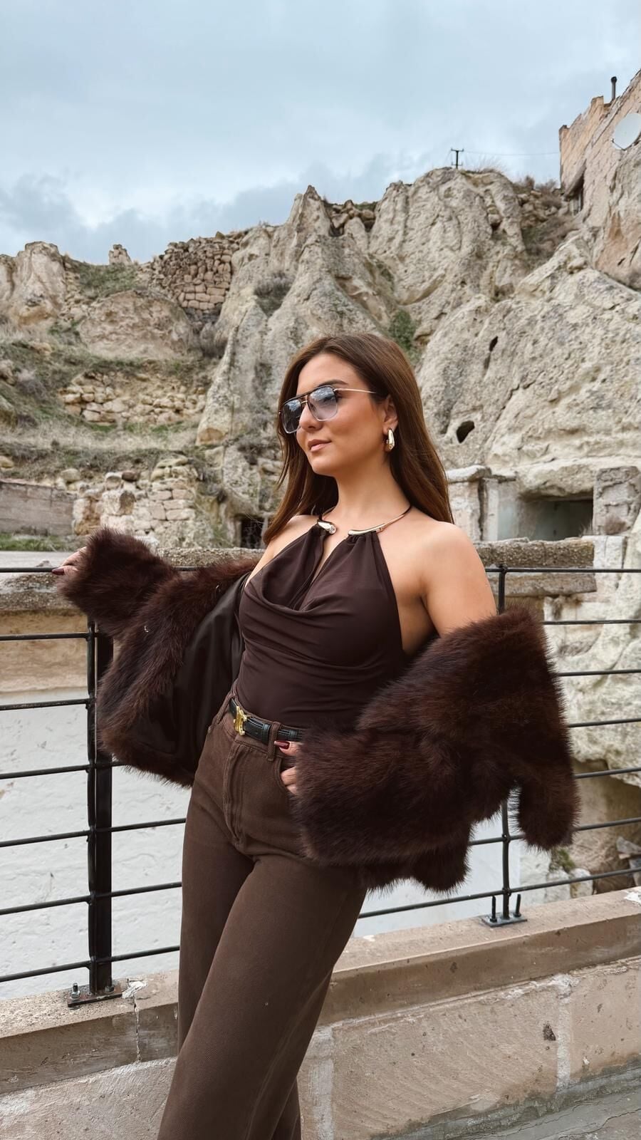 Kahve Boyun Aksesuarlı Bodysuit